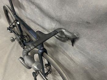 Used Canyon Ultimate CF SLX 8 AXS 2025 2025 Road & Gravel, Blue — image 11 of 20