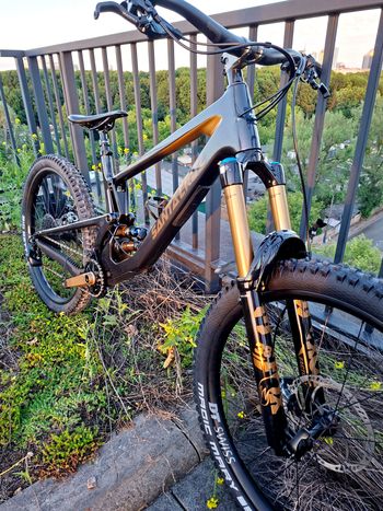 Käytetty Santa Cruz NOMAD XT / Air / Carbon C / 27.5 2022 2022 Mountainbike — kuva 9 / 11