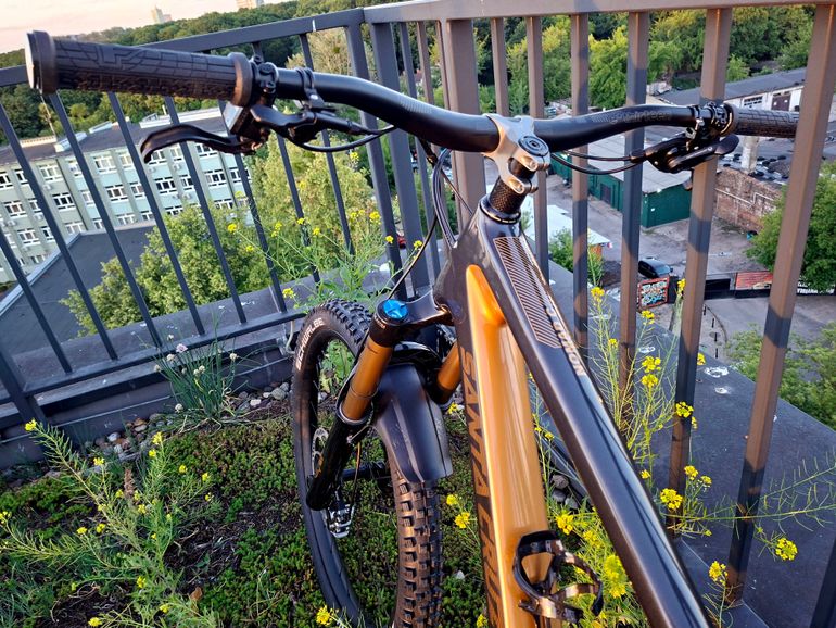 Käytetty Santa Cruz NOMAD XT / Air / Carbon C / 27.5 2022 2022 Mountainbike — kuva 8 / 11