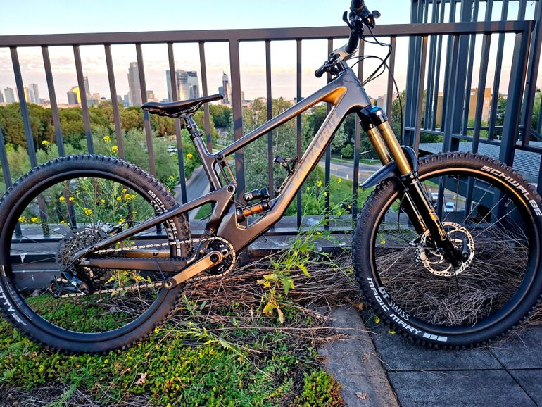 Käytetty Santa Cruz NOMAD XT / Air / Carbon C / 27.5 2022 2022 Mountainbike — kuva 2 / 11