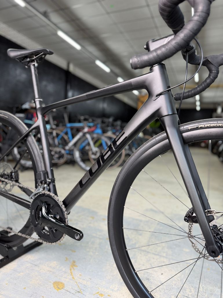 Gebrauchtes CUBE ATTAIN GTC SLX 2023 2023 Road & Gravel, Schwarz — Bild 4 von 16