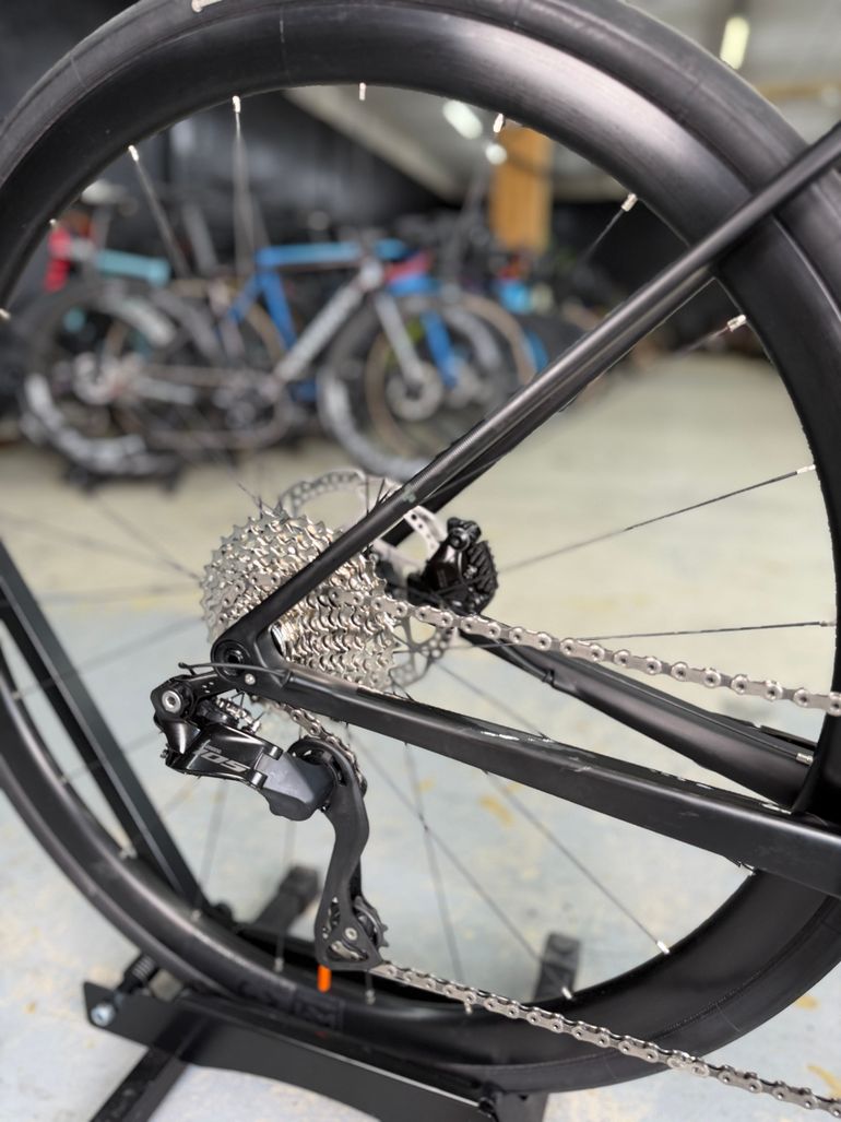 Gebrauchtes CUBE ATTAIN GTC SLX 2023 2023 Road & Gravel, Schwarz — Bild 8 von 16