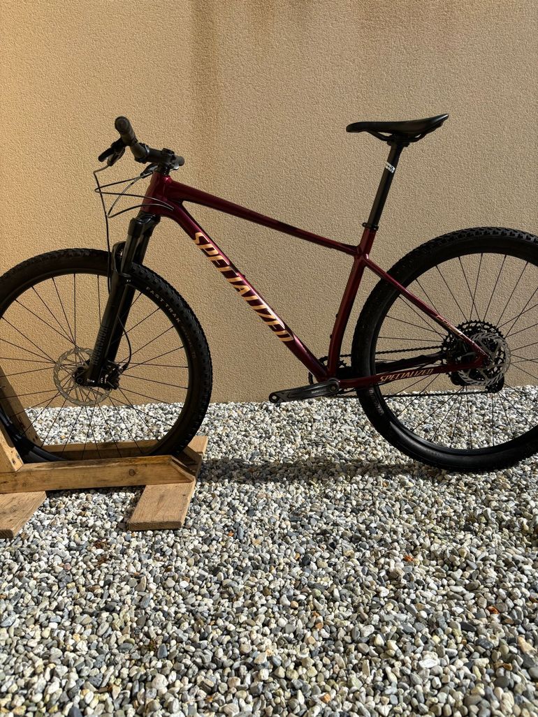 Used Specialized Chisel 2023 2023 Mountainbike, Red, 29 — image 1 of 8