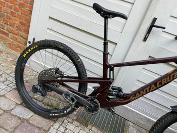 Used Santa Cruz NOMAD S / Carbon C / 27.5 2022 2022 Mountainbike, Red, 27.5 — image 3 of 10