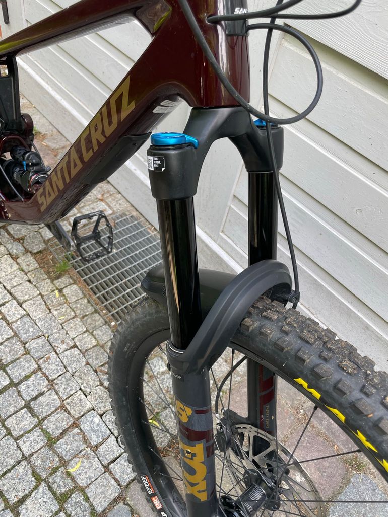 Used Santa Cruz NOMAD S / Carbon C / 27.5 2022 2022 Mountainbike, Red, 27.5 — image 4 of 10