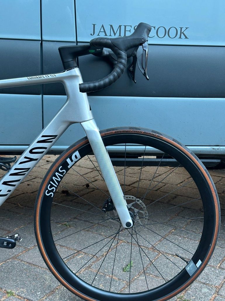 Used Canyon Endurace CF SLX 7 Di2 2026 2026 Road & Gravel, Light Gray — image 3 of 18