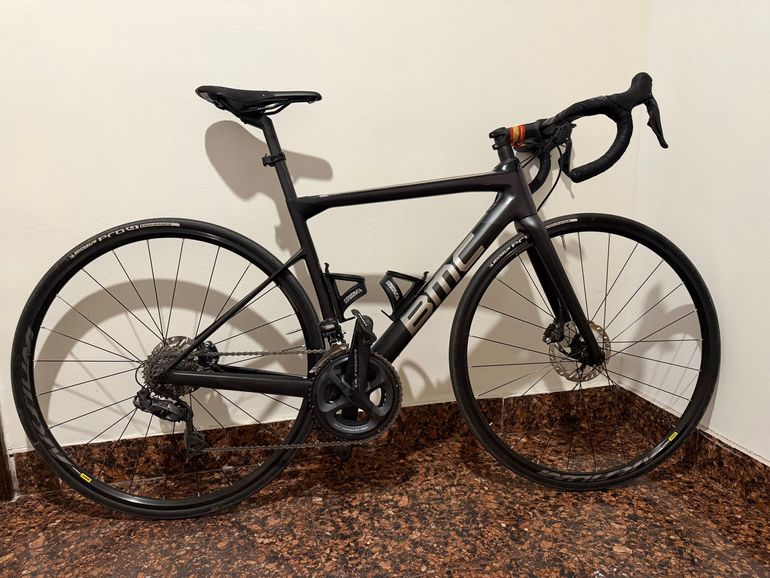 Tweedehands BMC Teammachine SLR02 DISC TWO 2020 2020 Road & Gravel — afbeelding 1 van 9