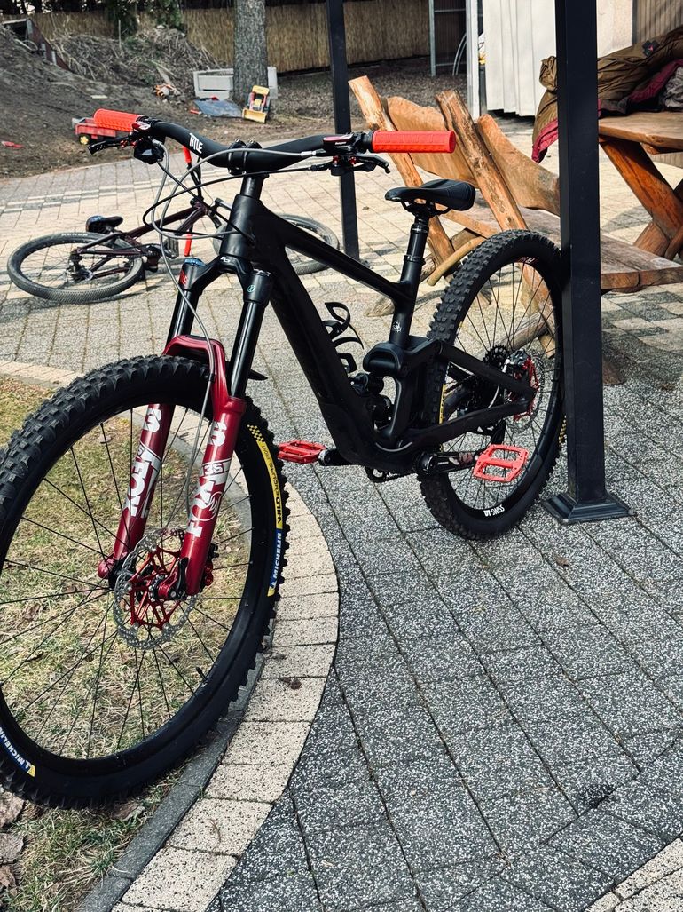 Used Specialized Enduro Comp 2021 2021 Mountainbike, Black — image 2 of 14