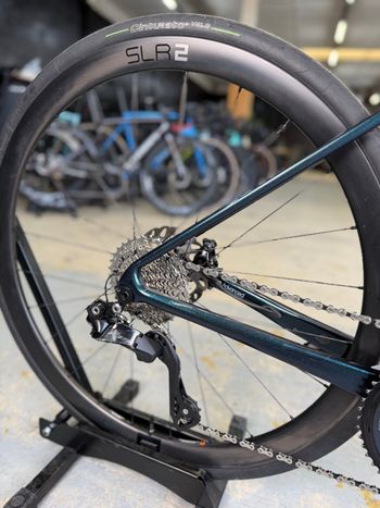 Used Liv Langma Advanced Disc 1+ Pro Di2 Carbon 2023 Road & Gravel, Green — image 9 of 23