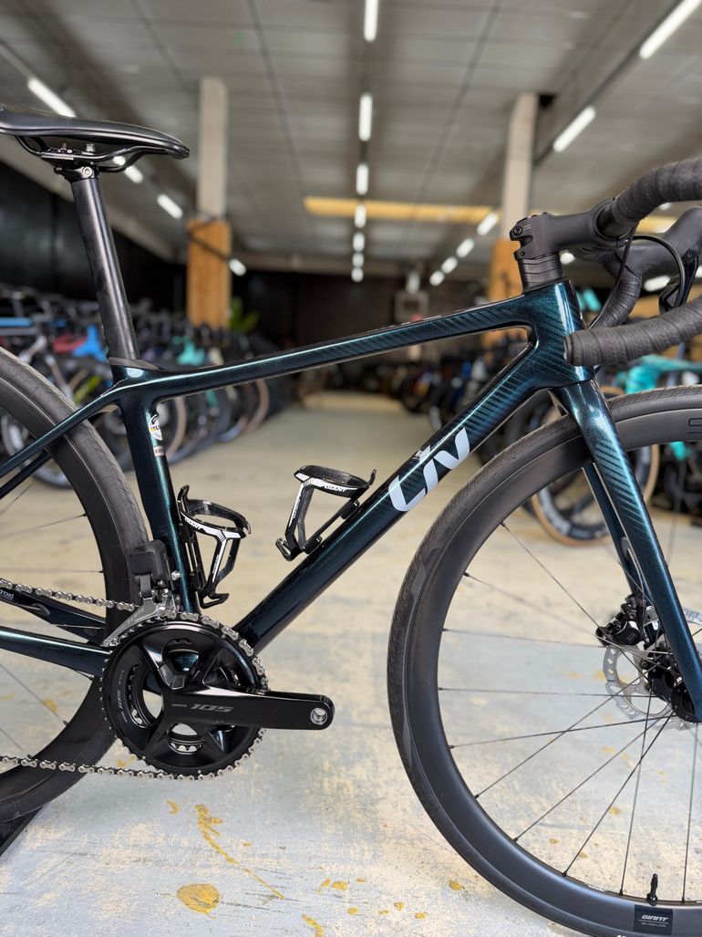 Used Liv Langma Advanced Disc 1+ Pro Di2 Carbon 2023 Road & Gravel, Green — image 12 of 23
