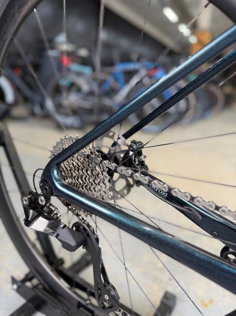 Used Liv Langma Advanced Disc 1+ Pro Di2 Carbon 2023 Road & Gravel, Green — image 10 of 23