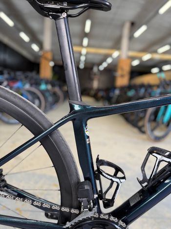 Used Liv Langma Advanced Disc 1+ Pro Di2 Carbon 2023 Road & Gravel, Green — image 8 of 23