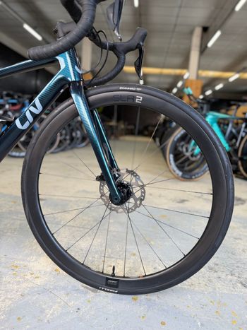 Used Liv Langma Advanced Disc 1+ Pro Di2 Carbon 2023 Road & Gravel, Green — image 4 of 23