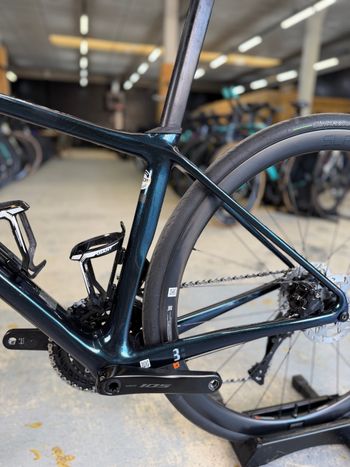 Used Liv Langma Advanced Disc 1+ Pro Di2 Carbon 2023 Road & Gravel, Green — image 19 of 23