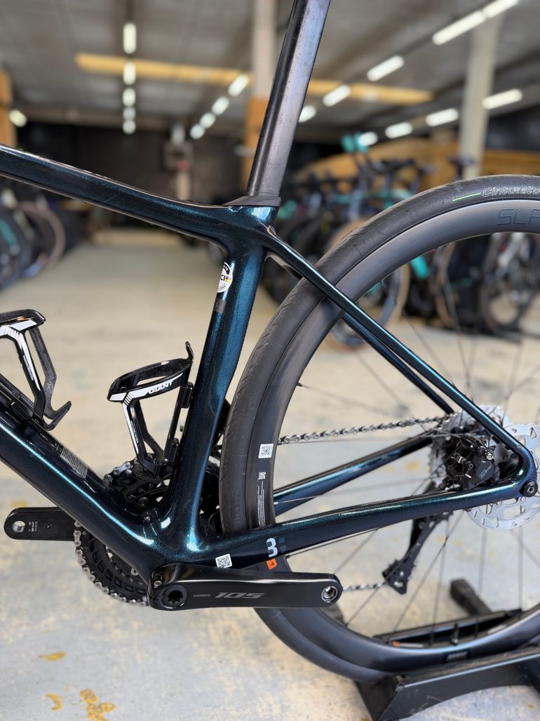 Used Liv Langma Advanced Disc 1+ Pro Di2 Carbon 2023 Road & Gravel, Green — image 19 of 23