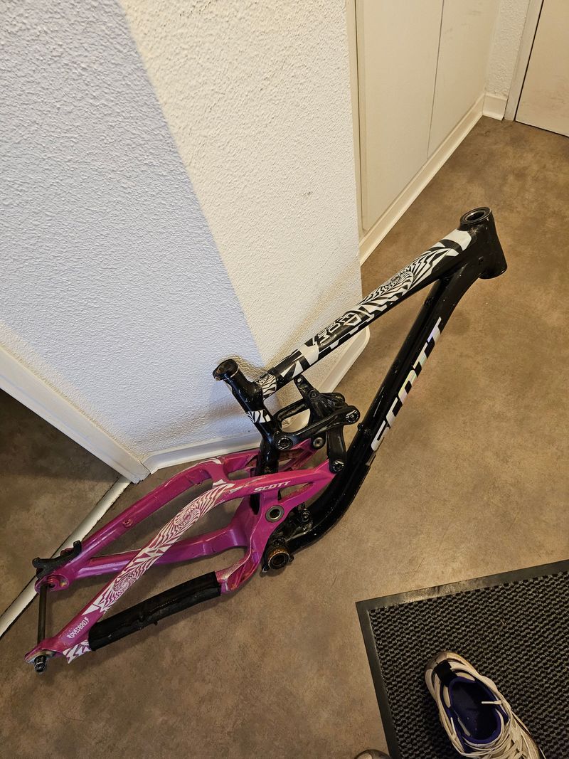 Used Scott Gambler 720 2018 Frameset 2018 Mountainbike, Black, 27.5 — image 4 of 5