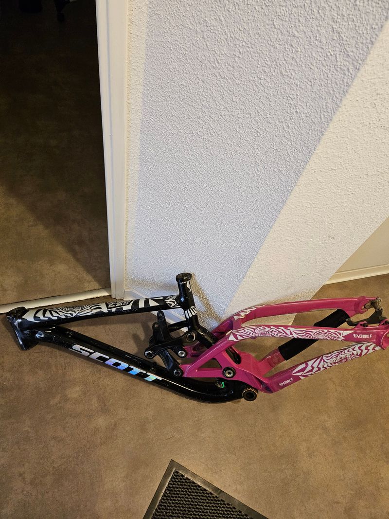 Used Scott Gambler 720 2018 Frameset 2018 Mountainbike, Black, 27.5 — image 1 of 5