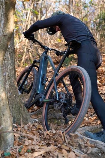 Used Sants Custom Shimano CUES 2025 Mountainbike, Light Gray — image 4 of 4