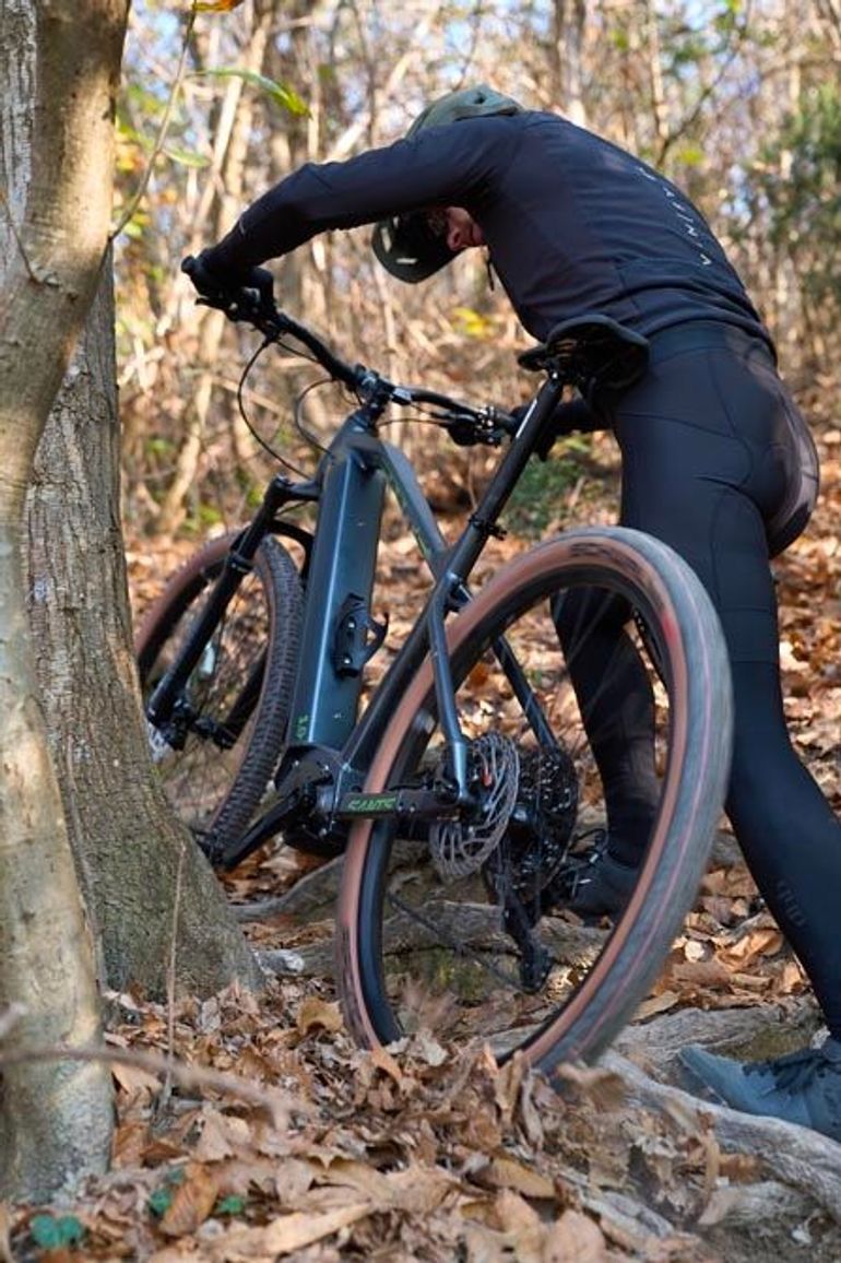Used Sants Custom Shimano CUES 2025 Mountainbike, Light Gray — image 4 of 4