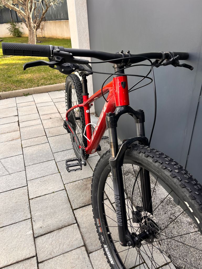 Used Trek Marlon 8 Gen 3 2023 2023 Mountainbike, Red — image 3 of 4