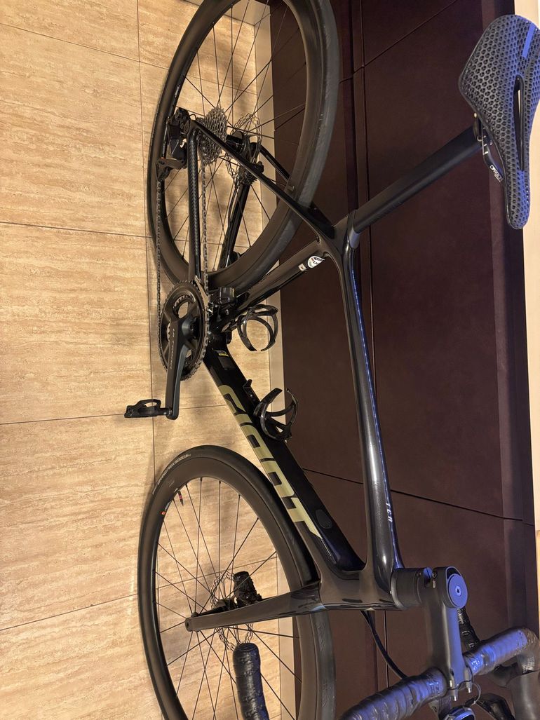 Used Giant TCR Advanced Pro Disc 0 Di2 2024 2024 Road & Gravel, Black — image 2 of 5