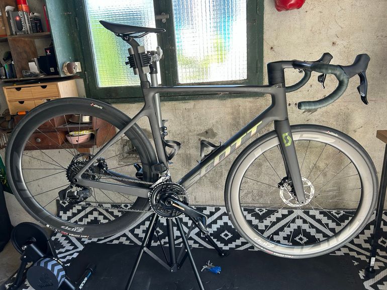 Used Scott Addict RC 30 2024 2024 Road & Gravel, Black — image 3 of 3