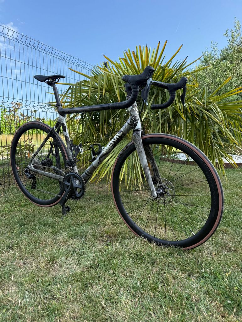 Used Meral Custom Shimano Dura Ace Di2 2025 Road & Gravel, Light Gray — image 1 of 8