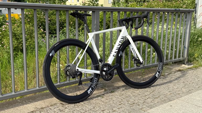 Used Canyon Ultimate CF SLX 9 Disc Di2 2022 2022 Road & Gravel, White — image 7 of 9