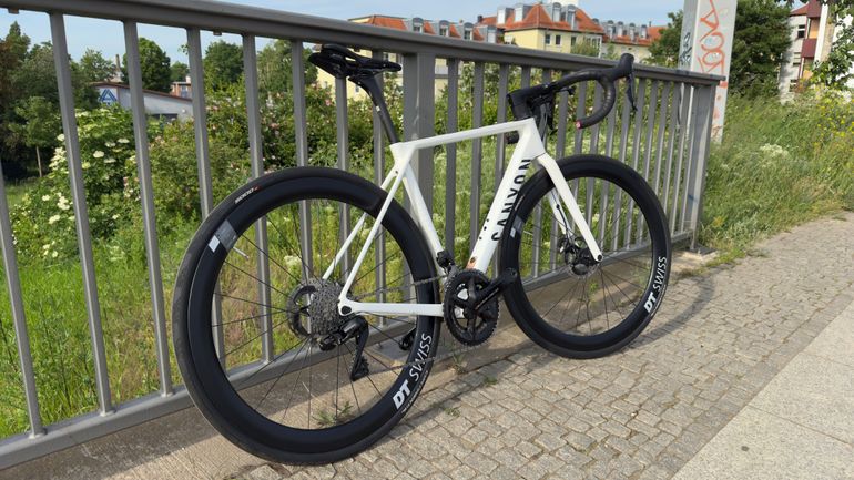 Used Canyon Ultimate CF SLX 9 Disc Di2 2022 2022 Road & Gravel, White — image 5 of 9