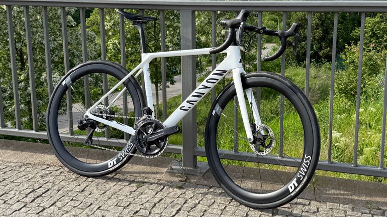 Used Canyon Ultimate CF SLX 9 Disc Di2 2022 2022 Road & Gravel, White — image 1 of 9