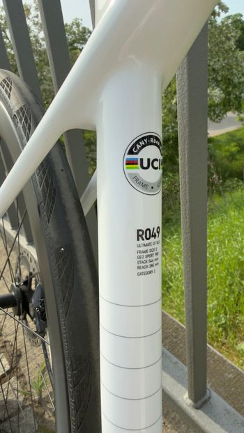 Used Canyon Ultimate CF SLX 9 Disc Di2 2022 2022 Road & Gravel, White — image 3 of 9