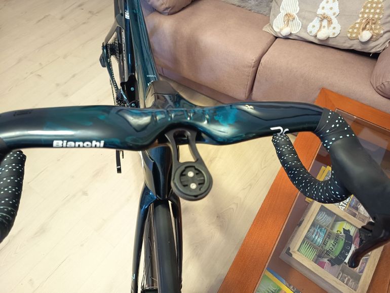 BIANCHI OLTRE RC REPARTO CORSE EDICIÓN LIMITADA 140 TH ANIVERSARIO CUADRO 001 EXCLUSIVO TOPE GAMA ZIPP Custom Shimano Ultegra Di2 2026 Road & Gravel d'occasion — image 9 sur 26