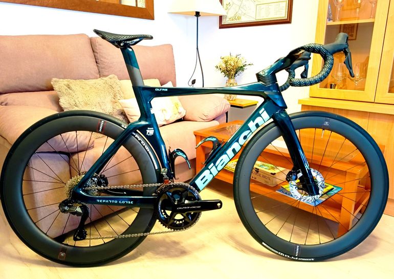 BIANCHI OLTRE RC REPARTO CORSE EDICIÓN LIMITADA 140 TH ANIVERSARIO CUADRO 001 EXCLUSIVO TOPE GAMA ZIPP Custom Shimano Ultegra Di2 2026 Road & Gravel d'occasion — image 2 sur 26