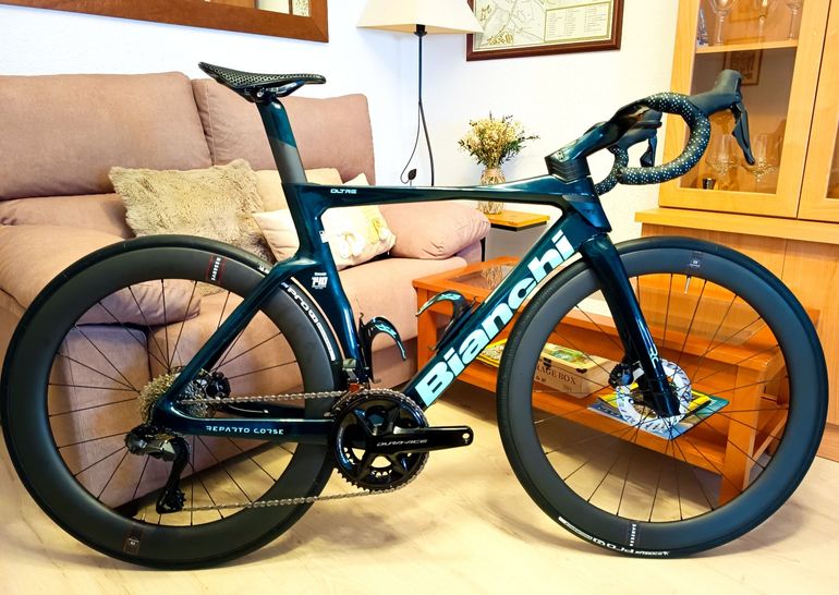 BIANCHI OLTRE RC REPARTO CORSE EDICIÓN LIMITADA 140 TH ANIVERSARIO CUADRO 001 EXCLUSIVO TOPE GAMA ZIPP Custom Shimano Ultegra Di2 2026 Road & Gravel d'occasion — image 1 sur 26