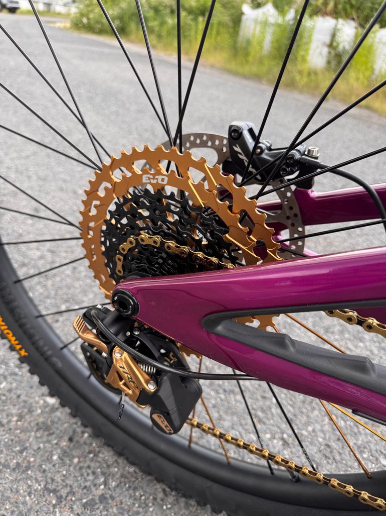 Used Yeti SB 140 Dreambuild 2026 Mountainbike, Purple — image 8 of 15