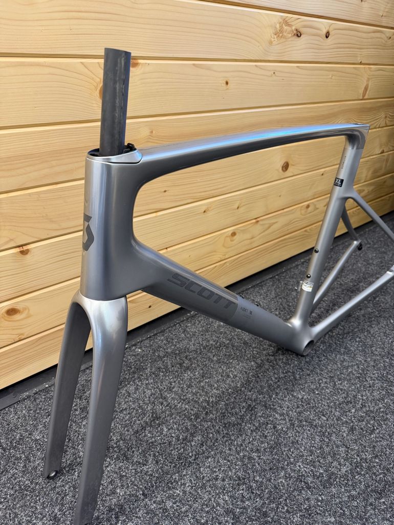 Used Scott Addict RC Ultimate HMX SL frame set 2026 Frameset 2026 Road & Gravel, Light Gray — image 2 of 4