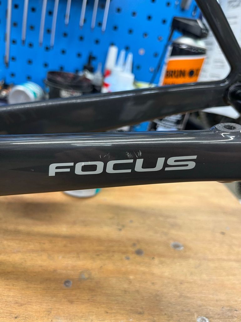 Used Focus IZALCO MAX 9.9 2024 Frameset 2024 Road & Gravel, Black — image 3 of 8