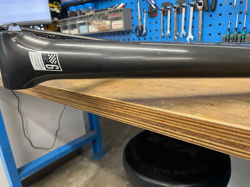 Używany Focus IZALCO MAX 9.9 2024 Frameset 2024 Road & Gravel — zdjęcie 8 z 9