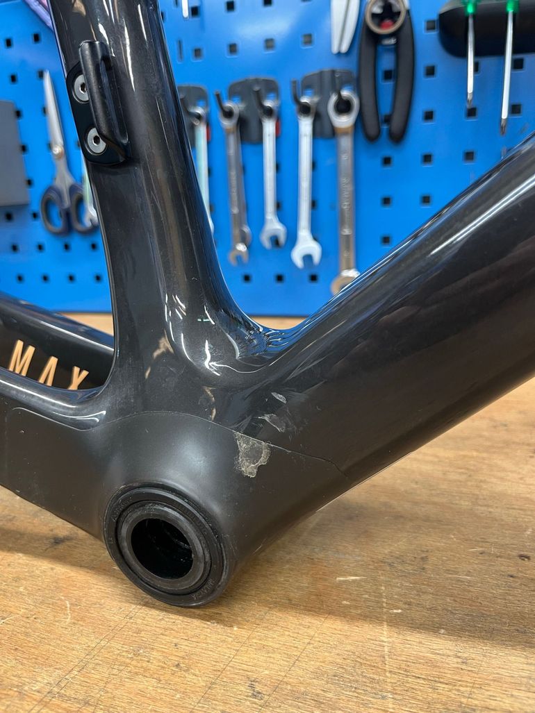 Used Focus IZALCO MAX 9.9 2024 Frameset 2024 Road & Gravel, Black — image 4 of 8