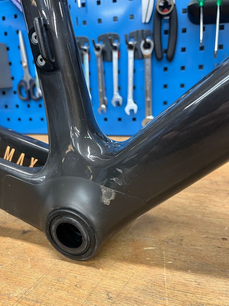 Używany Focus IZALCO MAX 9.9 2024 Frameset 2024 Road & Gravel — zdjęcie 4 z 9
