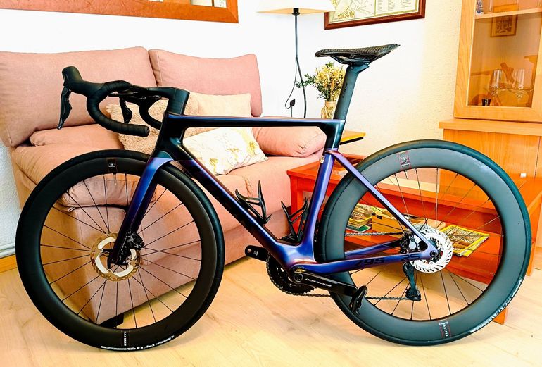 Tweedehands LOOK 795 BLADE RS MODELO EQUIPO PROFESIONAL COFIDIS TOPE GAMA ZIPP Custom Shimano Ultegra Di2 2025 Road & Gravel — afbeelding 1 van 26