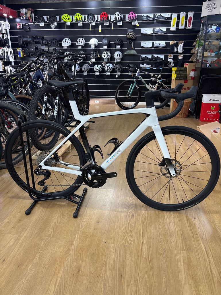 Brugt Trek Madone SL 6 Gen 8 2025 2025 Road & Gravel — billede 1 af 7