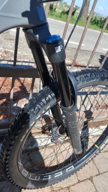 Used Mondraker CRUSHER 2024 2024 Mountainbike, Light Gray, 29 — image 7 of 8