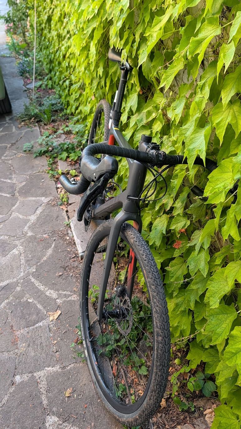 Used Giant Revolt, Advanced 3 2021 2021 Road & Gravel, Black — image 5 of 6