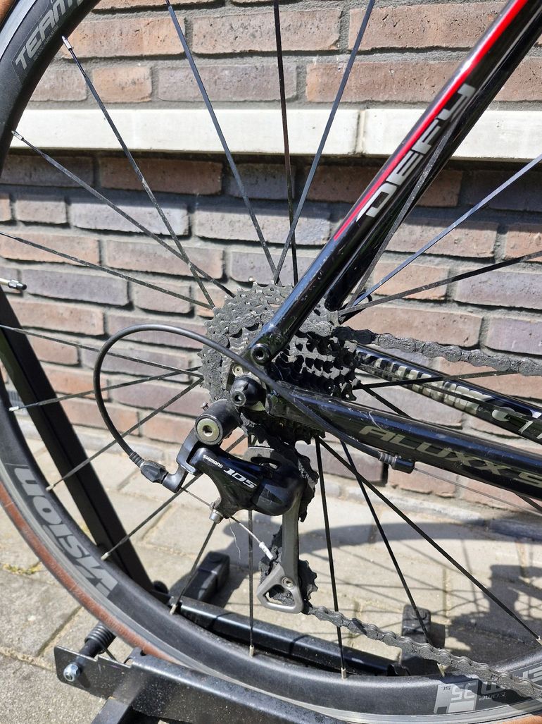 Giant Defy Shimano 105 2016 Road & Gravel usato, Nero — immagine 4 di 13