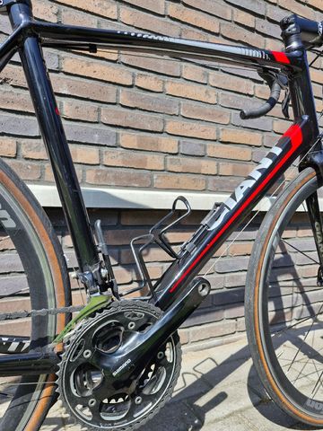 Used Giant Defy Shimano 105 2016 Road & Gravel, Black — image 5 of 13