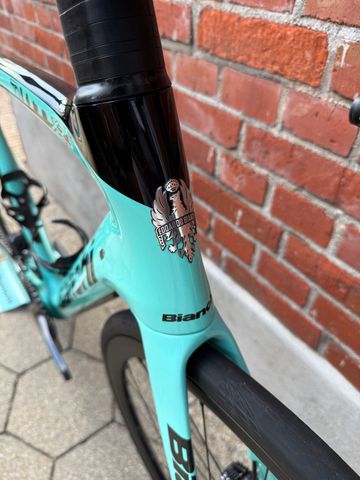 Used Bianchi Oltre Shimano Ultegra Di2 2022 Road & Gravel, Green — image 7 of 15