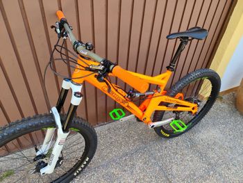 Orange Alpine 160 2015 Mountainbike de segunda mano, Naranja — imagen 11 de 12