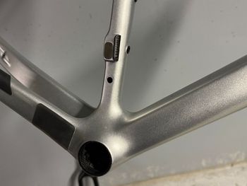 Used Canyon Endurace CF 7 Di2 LN 2024 Frameset 2024 Road & Gravel, Light Gray — image 10 of 13