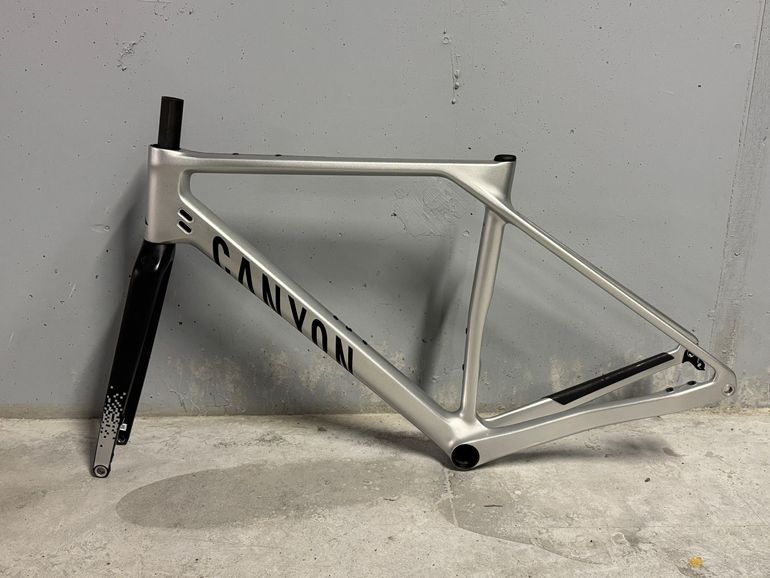 Used Canyon Endurace CF 7 Di2 LN 2024 Frameset 2024 Road & Gravel, Light Gray — image 2 of 13